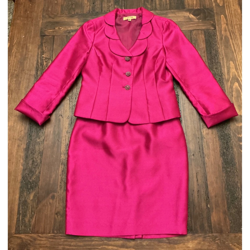 Kasper 2 Piece Skirt Suit Hot Pink Scalloped Collar 3/4 Sleeves Women's Size 2